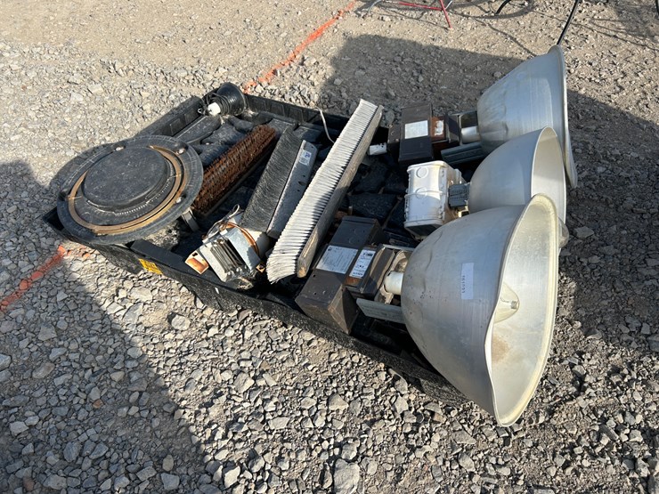 #25639-•-pallet-of-push-broom-heads,-and-circular-saws-inv#-25639-image-6