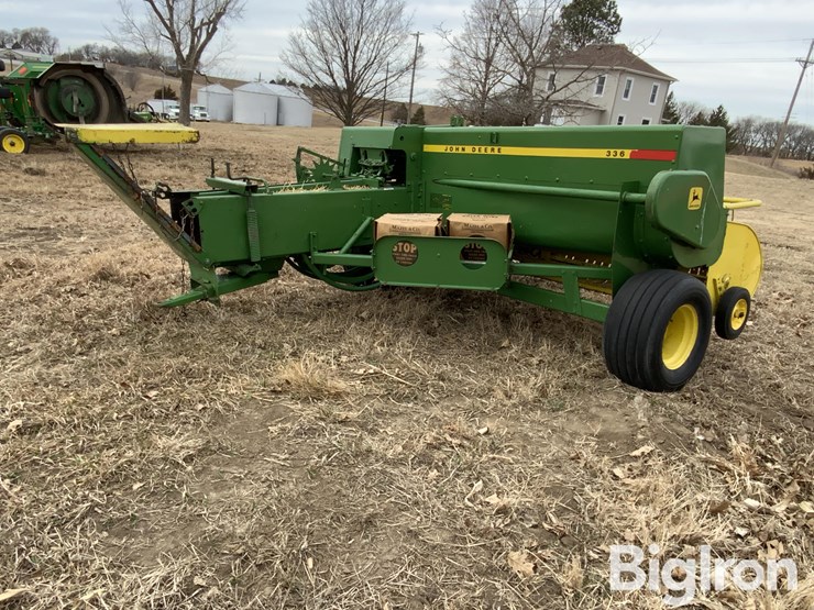 john-deere-336-image-5
