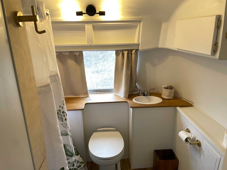 #1435-•-1978-airstream-land-yacht-31'---fully-remodeled,-road-ready-(has-wi-title)-(of)-image-51