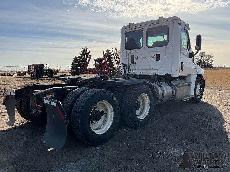 2016-freightliner-cascadia-125-image-5