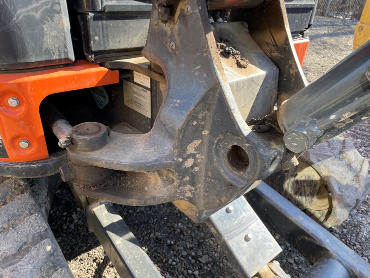 hitachi-zx30u-image-20