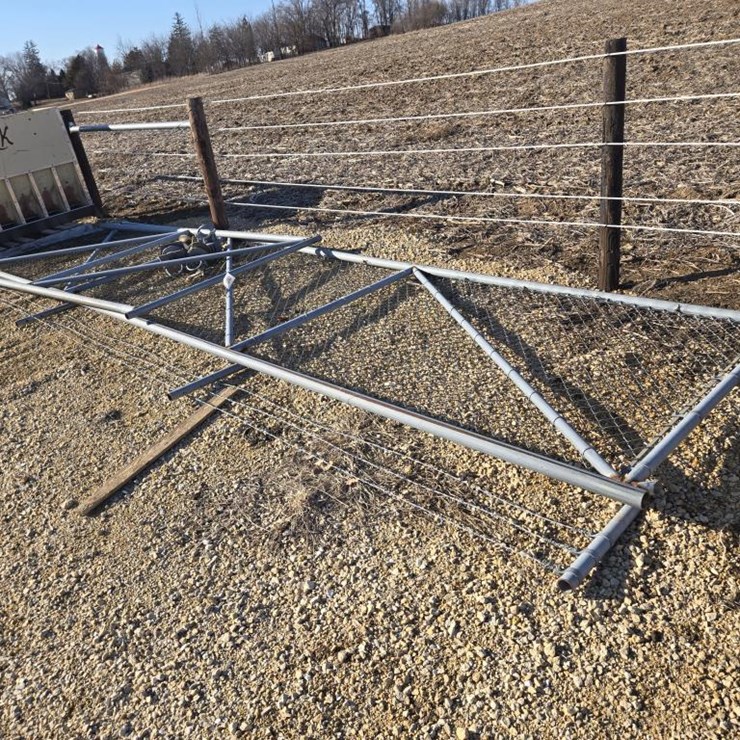 #8062 • 32' GALVANIZED CHAIN LINK ROLLING GATE W/ ROLLERS