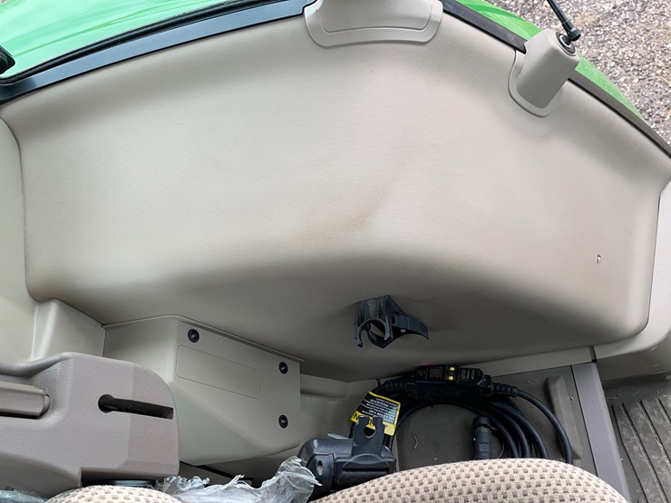 2020-john-deere-6110m-image-22