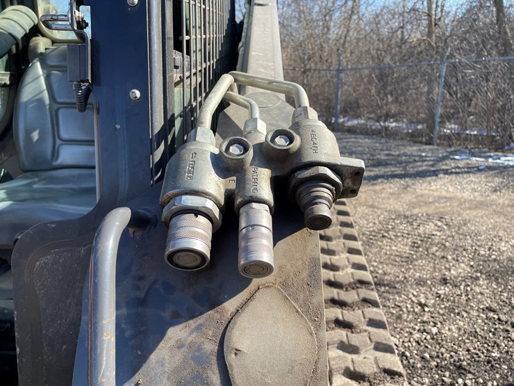 2019-new-holland-c237-image-12