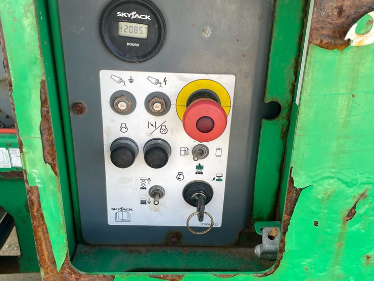 skyjack-sj6826rt-image-16