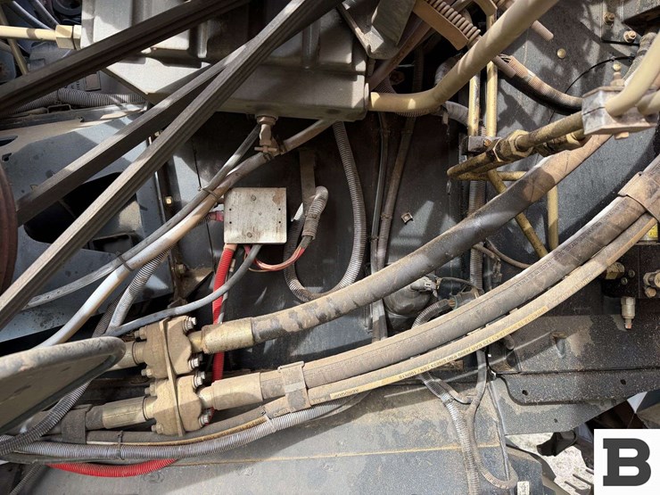 2008-case-ih-7010-image-40