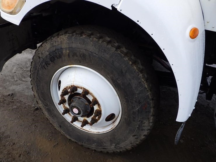 2007-peterbilt-335-image-35