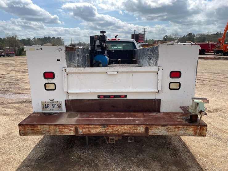 2010-chevrolet-silverado-3500-image-7