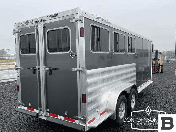 2024-featherlite-9600-7350-3-h-gooseneck-horse-trailer-image-9