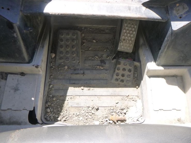 2010-caterpillar-246c-image-19