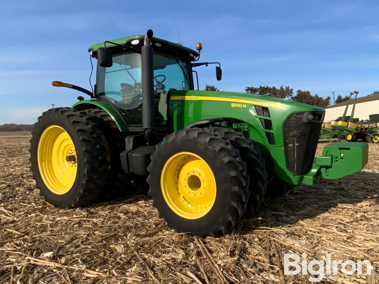 2010-john-deere-8320r-image-3