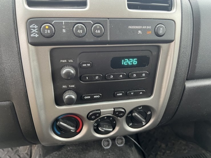 2012-chevrolet-colorado-image-30