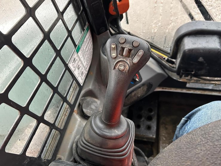 2023-bobcat-t870-image-24