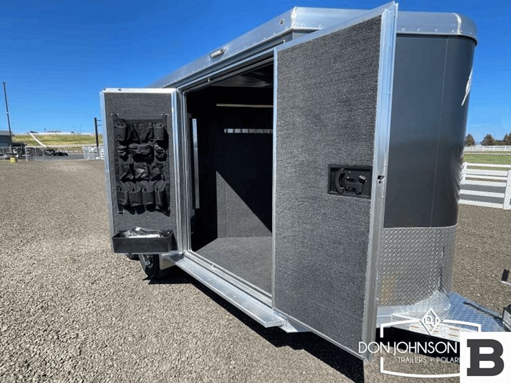 2025-featherlite-9400-72pt-2-horse-horse-trailer-image-19