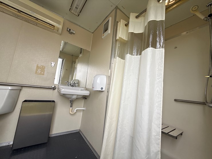 #38234-•-2012-comforts-of-home-22'-t/a-(3)-stall-mobile-shower-&-bathroom-4c9tn2225cm081303-inv#-38234-image-36