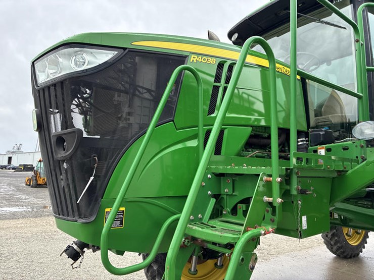 2015-john-deere-r4038-image-49