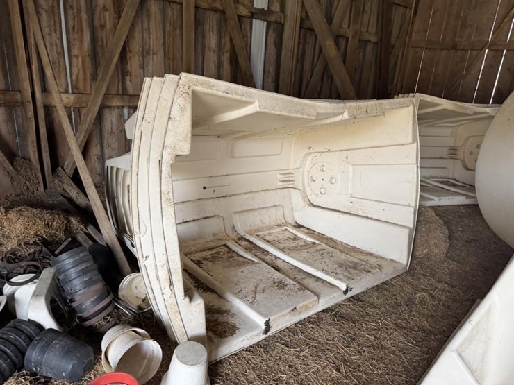 10-agri-plastic-calf-huts-image-4