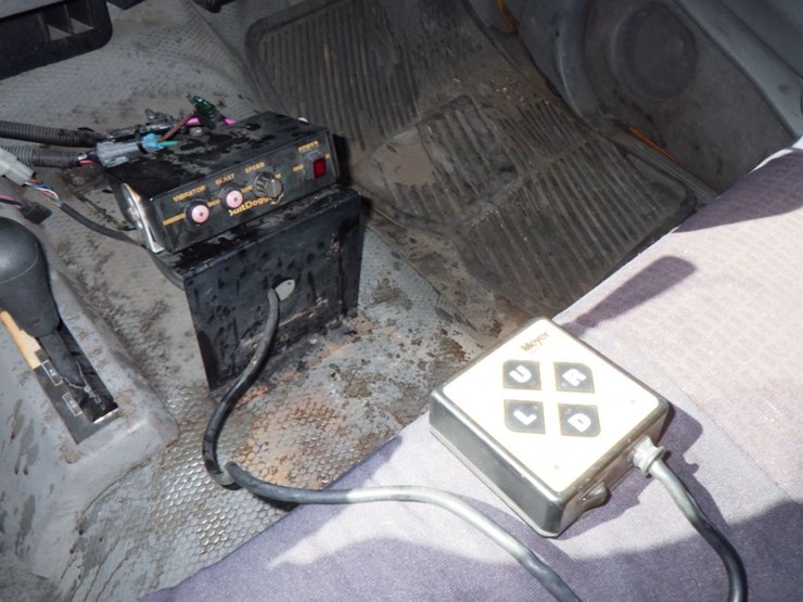 1999-gmc-k2500-image-15