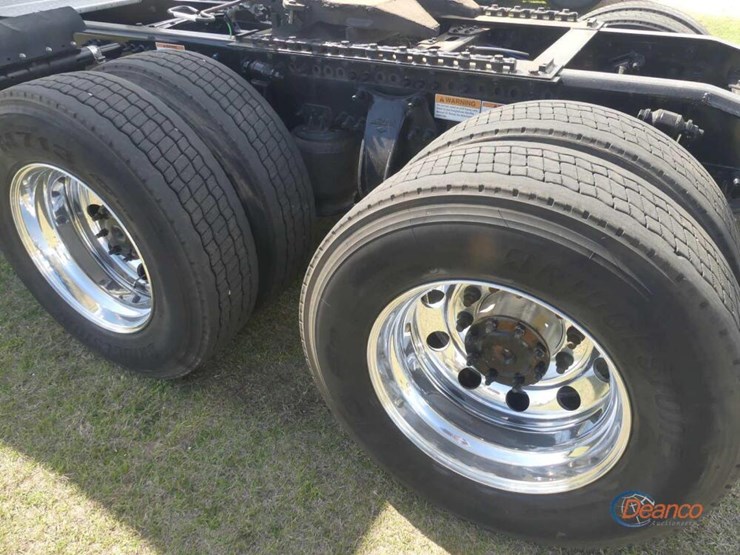 2025-freightliner-cascadia-116-image-4