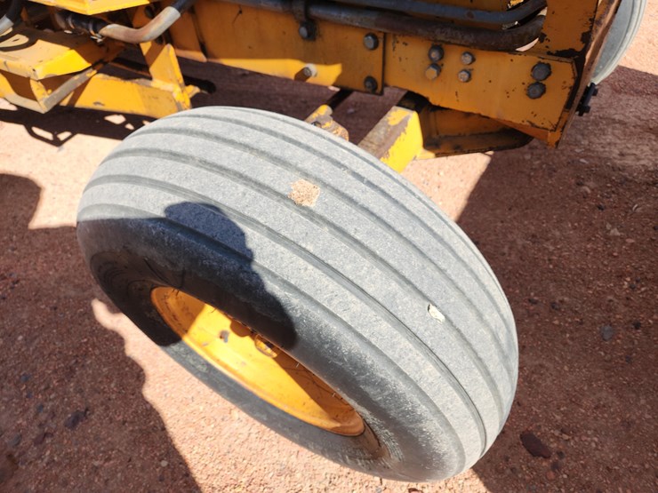 case-380-roadrunner-tractor-with-case-436-loader-image-25