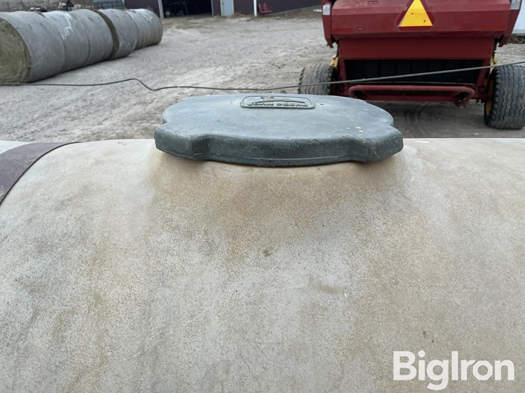 john-deere-335-image-10