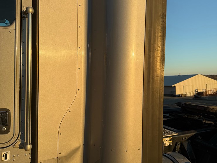 2017-kenworth-t800-image-17