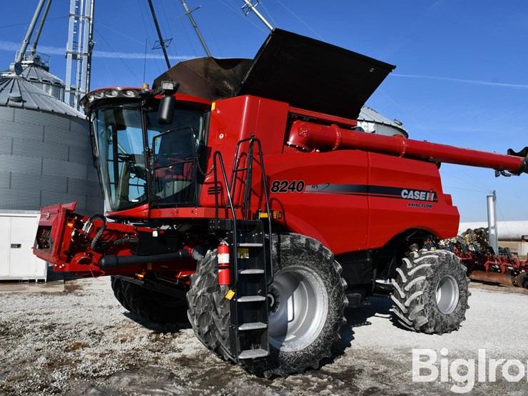 2017-case-ih-8240-image-1