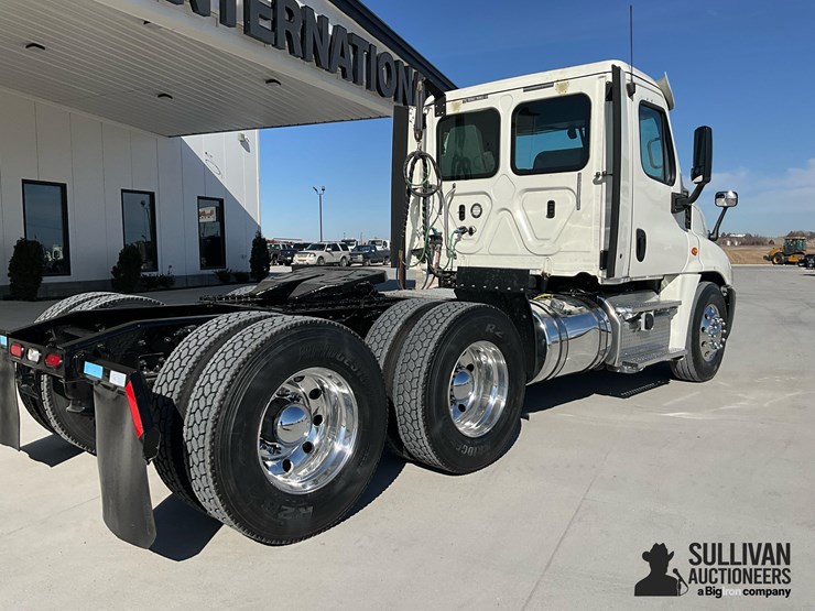 2018-freightliner-cascadia-125-image-5
