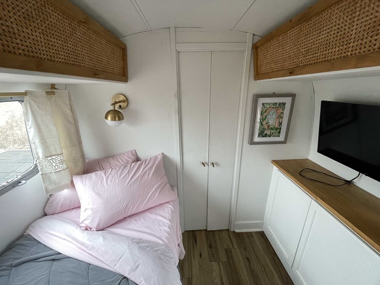 #1435-•-1978-airstream-land-yacht-31'---fully-remodeled,-road-ready-(has-wi-title)-(of)-image-30