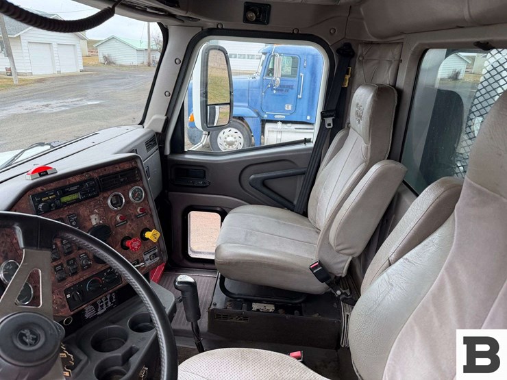 2001-international-9200-image-58