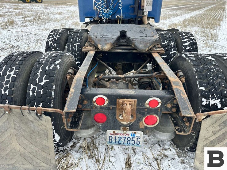 1999-freightliner-fld120-image-55