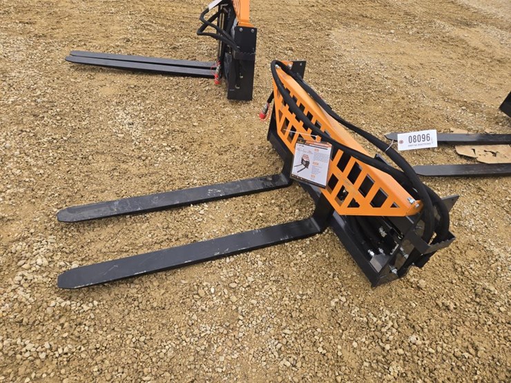 #8096-•-new-landhonor-48"-skid-steer-pallet-forks-image-2