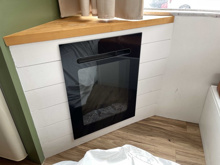 #1435-•-1978-airstream-land-yacht-31'---fully-remodeled,-road-ready-(has-wi-title)-(of)-image-84