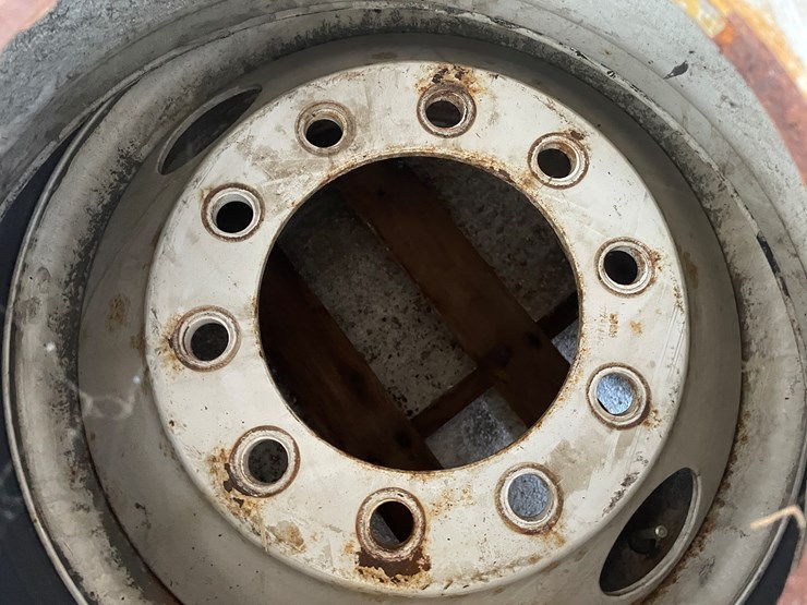 #6023-•-(2)-tires-on-10-bolt-steel-rims-image-3