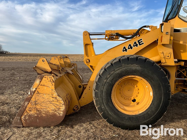 1992-deere-444e-image-11