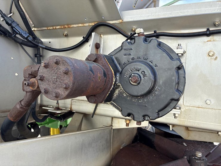 2022-john-deere-600r-image-36