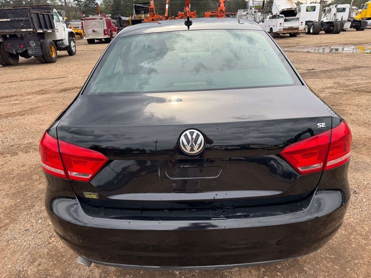 2013-volkswagen-passat-se-4-door-sedan---180,168-miles-image-6