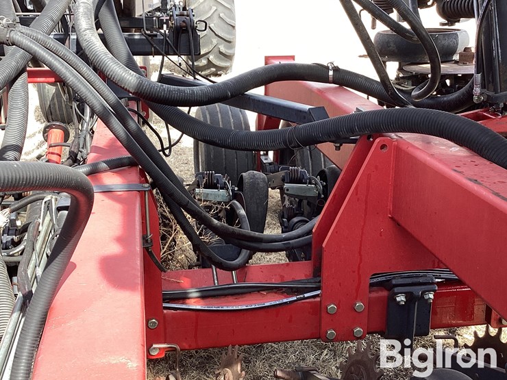 case-ih-sdx2230-air-seeder-w/adx2230-air-cart-image-17