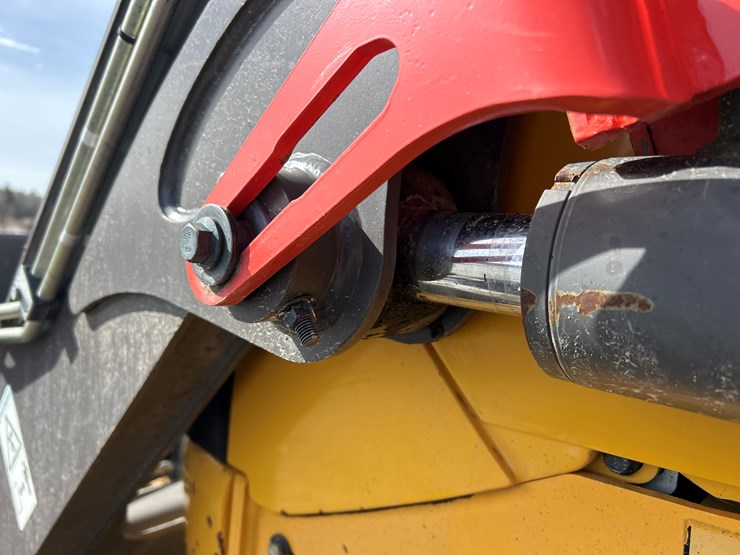 2012-volvo-bl70b-image-26