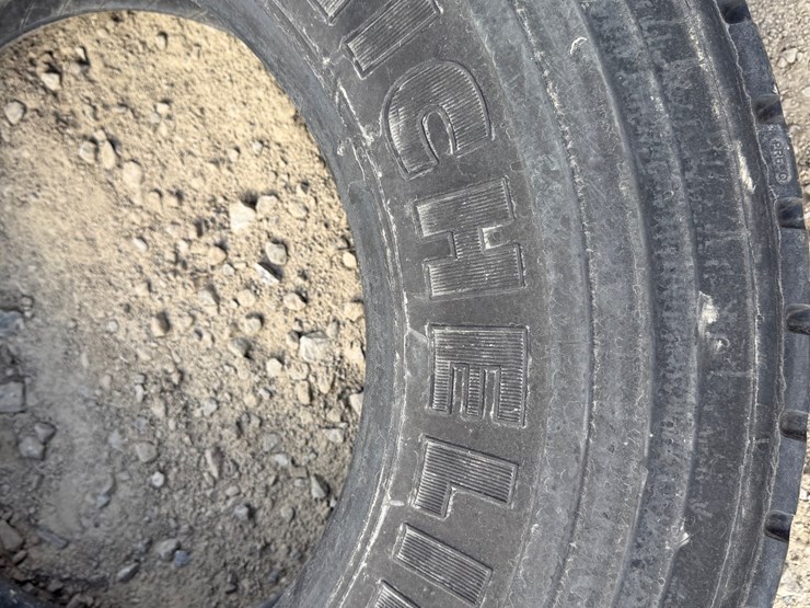 #9733-•-12r22.5-tire-inv#-9733-image-6