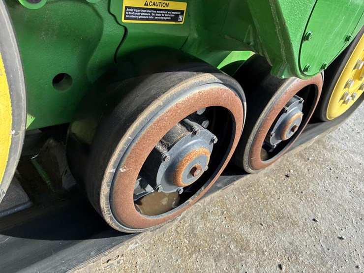 2023-john-deere-8rx-370-image-44