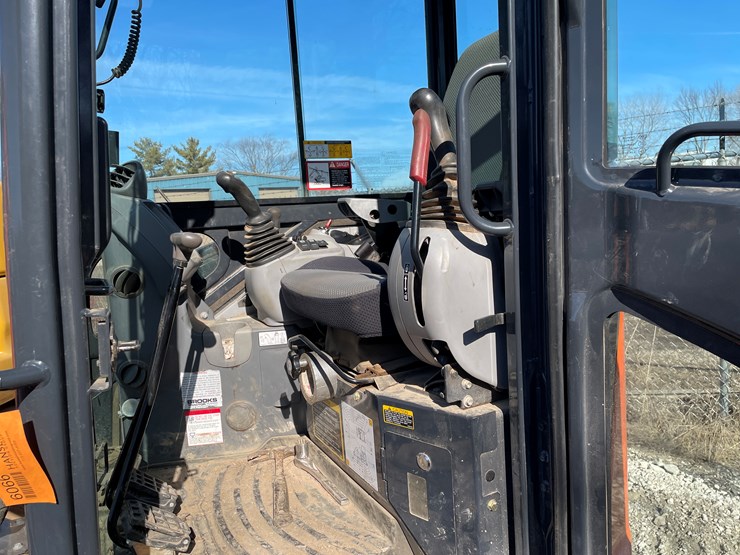 hitachi-zx30u-image-38