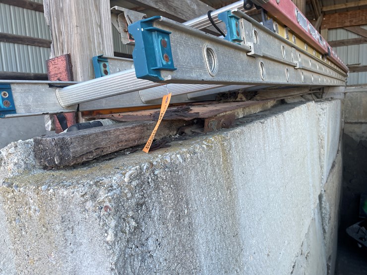 #6020-•-(1)-aluminum-extension-ladder-image-1