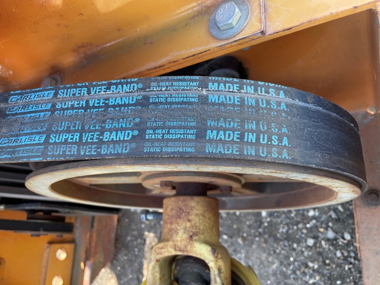 #6052-•-2000-woods-8100-chipper-image-8