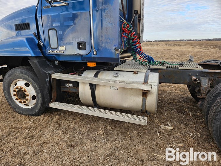 2000-mack-ch613-image-11