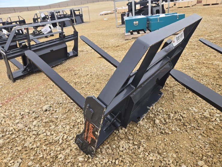 #8100-•-new-landhonor-mini-skid-steer-pallet-forks-image-3