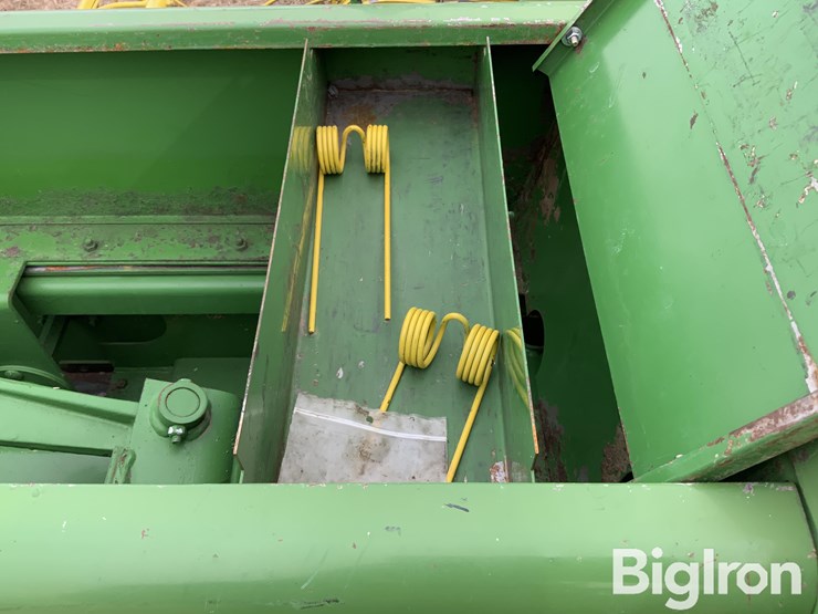 john-deere-336-image-13