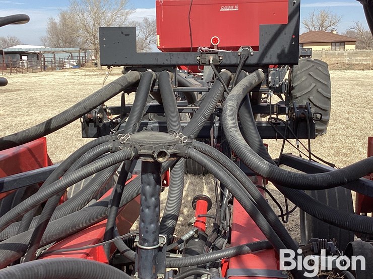 case-ih-sdx2230-air-seeder-w/adx2230-air-cart-image-14