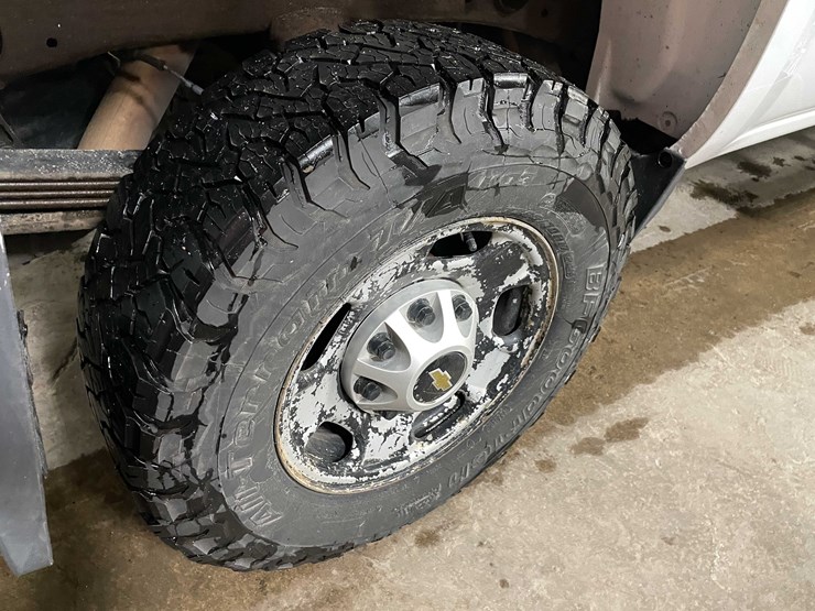 2015-chevrolet-silverado-2500hd-image-31