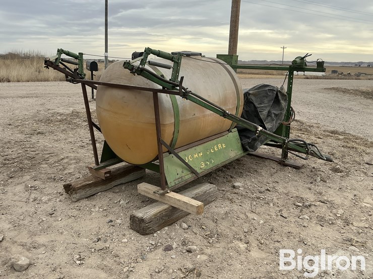 john-deere-335-image-1